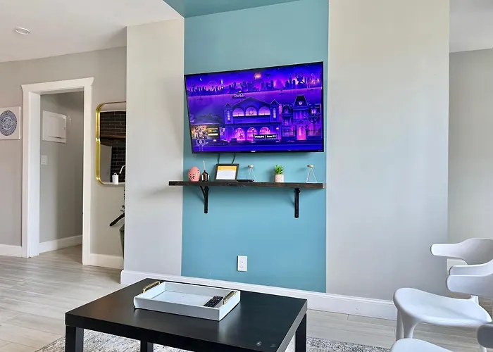 Close To Everywhere Downtown Onsite Parking Lm1004