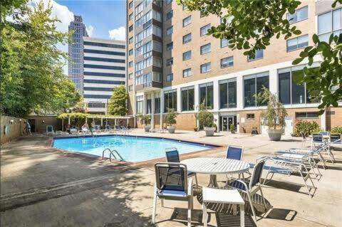 Close To Everywhere Downtown Onsite Parking Lm1004