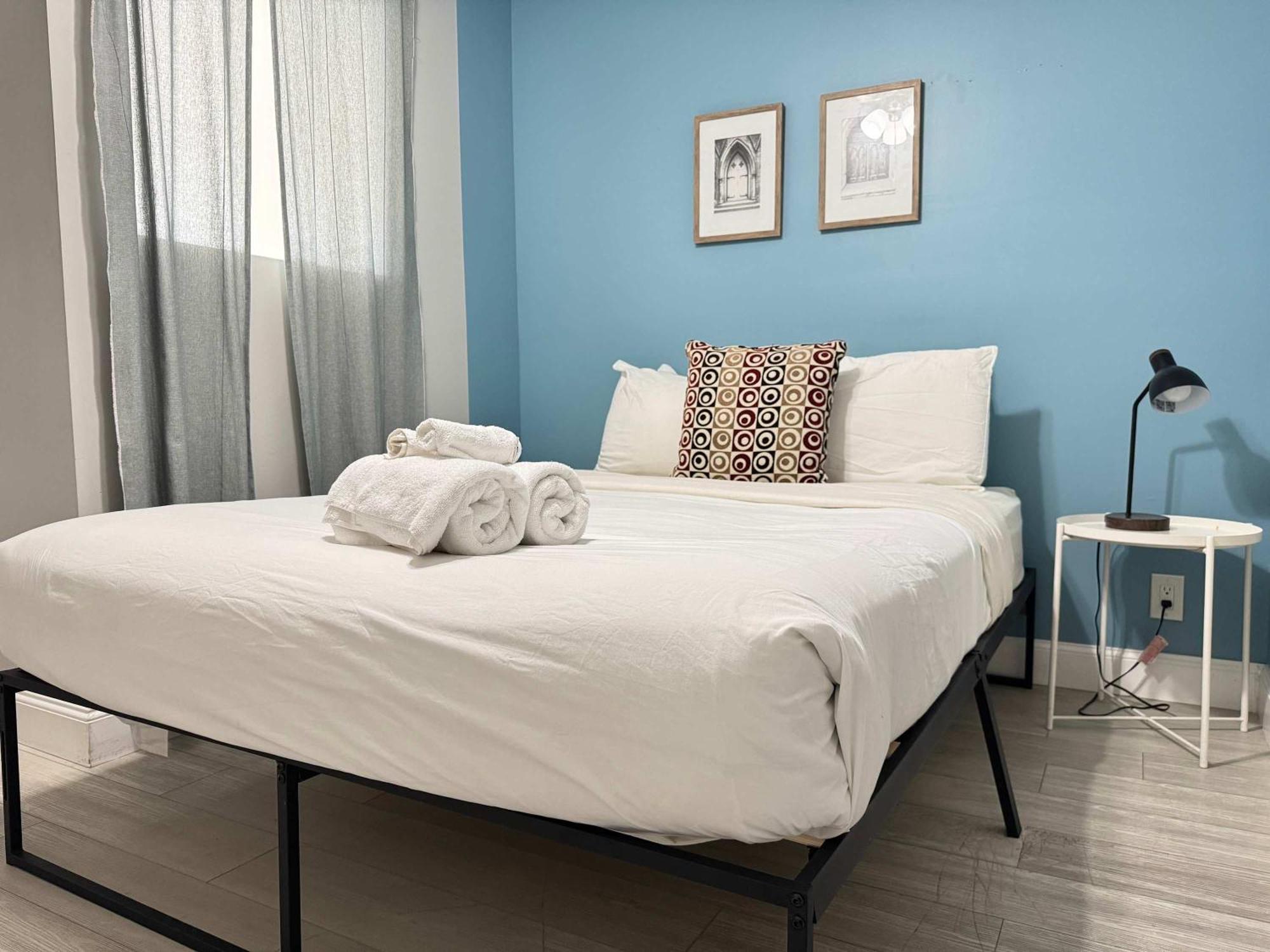 Close To Everywhere Downtown Onsite Parking Lm1004 Holiday home